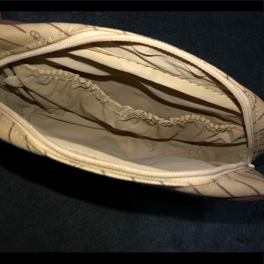 Remington • Cream Makeup Bag •Clutch - Picture 4 of 4